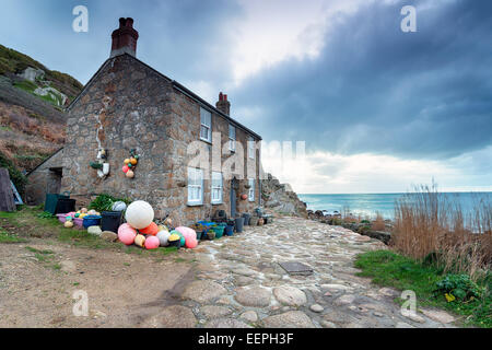 Angeln-Hütte auf der Südwest Küstenweg als es durchläuft Penberth Bucht in der Nähe von Lands End in Cornwall Stockfoto