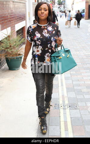 Alexandra Burke Ankunft für ein Treffen mit Covent Garden: Alexandra Burke wo: London, Vereinigtes Königreich als: 1. Juli 2014 Stockfoto