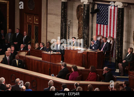 Washington, DC, Vereinigte Staaten von Amerika, USA. 20. Januar 2015. WASHINGTON, DC - 20 Januar: US-Präsident Barack Obama liefert die Rede zur Lage der Union vor den Mitgliedern des Kongresses in der Haus-Kammer des US-CapitolJanuary 20, 2015 in Washington, DC. Obama wurde erwartet, eine umfassende Agenda zur Adresse Einkommensungleichheit, Layout erleichtert es für Amerikaner, College-Ausbildung und Betreuung von Kindern leisten. Auch abgebildet sind, Vice President Joe Biden (L) und Sprecher des House John Boehner (R) (R -OH). ARMANDO ARORIZO. Bildnachweis: Armando Arorizo/Prensa Internacional/ZUMA Draht/Alamy Live News Stockfoto