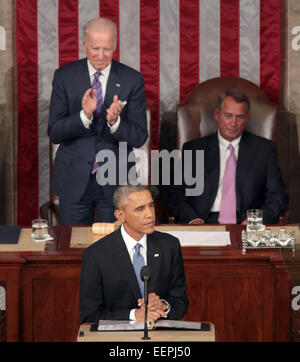 Washington, DC, Vereinigte Staaten von Amerika, USA. 20. Januar 2015. WASHINGTON, DC - 20 Januar: US-Präsident Barack Obama liefert die Rede zur Lage der Union vor den Mitgliedern des Kongresses in der Haus-Kammer des US-CapitolJanuary 20, 2015 in Washington, DC. Obama wurde erwartet, eine umfassende Agenda zur Adresse Einkommensungleichheit, Layout erleichtert es für Amerikaner, College-Ausbildung und Betreuung von Kindern leisten. Auch abgebildet sind, Vice President Joe Biden (L) und Sprecher des House John Boehner (R) (R -OH). ARMANDO ARORIZO. Bildnachweis: Armando Arorizo/Prensa Internacional/ZUMA Draht/Alamy Live News Stockfoto