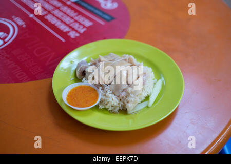 Tian Tian Hainanese Huhn mit Reis an Mawell Center Hawker Food-Center, Singapur. Stockfoto