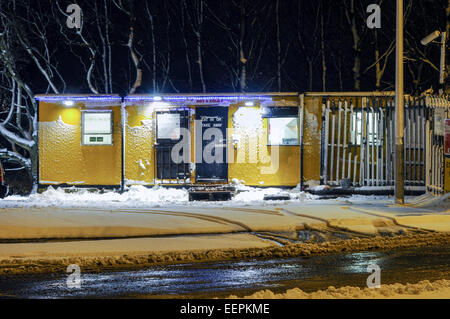 J27 M1,Nottinghamshire,UK.21st Januar 2015. Gefährliche Fahrbedingungen in Teilen von Nottinghamshire wegen Schneefall und eisige Straßenbeläge, Trucker stop Café. Bildnachweis: IFIMAGE/Alamy Live-Nachrichten Stockfoto