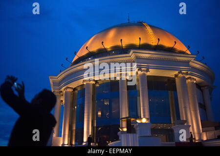 55. Stock, Architektur, Asien, Bangkok, Hauptstadt, Centara Grand, Chao Praya Fluss, Stadt, Cocktails, Kuppel, Getränke, Dämmerung, Lebua St Stockfoto