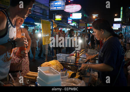 Khao San Road, Nudeln Straßenstand. Garküche. Bangkok. Khaosan Road oder Khao San Road ist eine kurze Straße im Zentrum von Bangkok, Th Stockfoto