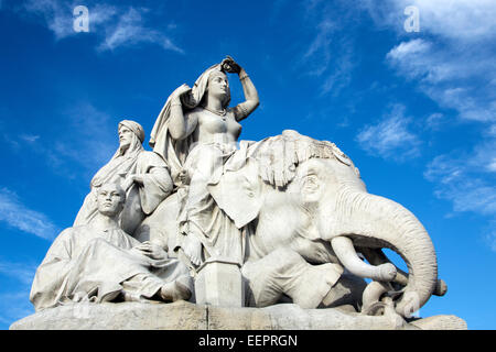 Die Asien-Gruppe von Statuen auf das Albert Memorial befindet sich in Kensington Gardens, London, England Stockfoto