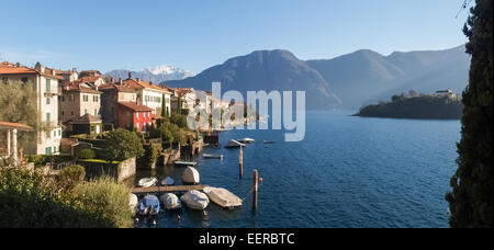 Comer See, Italien: Blick auf den Dörfern entlang der Westküste des Sees. Sala Comacina den kleinen Golf mit dem Hafen und der Stockfoto