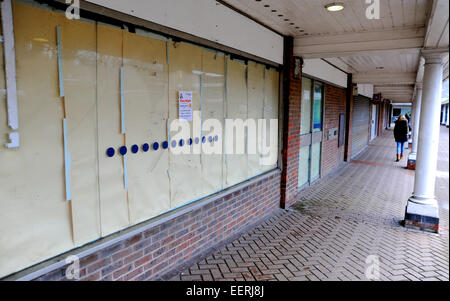 Newhaven, East Sussex UK - Shops leer vernagelt. Stockfoto