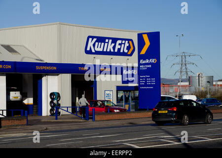 Kwik Fit Garage, Newport Road, Cardiff, Wales, UK. Stockfoto