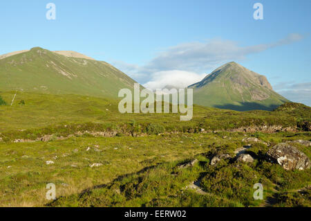 Druim Na Ruaige & Marsco, Glen Sligachan, Skye Garbh Bheinn in der Ferne Stockfoto