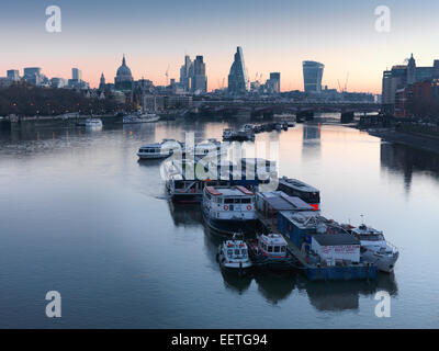 Die City of London von Waterloo Brücke Ende 2014 Stockfoto