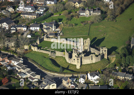 Einen tollen Blick auf die Ruinen der Burg Coity, in der Nähe der Glamorgan Stadt Bridgend Stockfoto