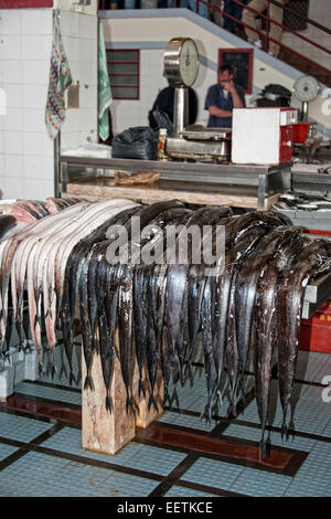 Scheide Fisch auf dem Fischmarkt in der Market Hall Mercado Dos Lavradores in Funchal, Madeira Stockfoto