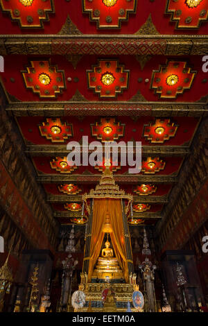 Phra Geerdicke Buddha im Inneren Buddhaisawan Kapelle, Nationalmuseum Bangkok. Stockfoto
