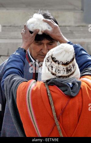 La Paz, Bolivien. 21. Januar 2015. Boliviens Präsident Evo Morales (wieder) besucht eine alte indigenen Zeremonie, als Führer der indigenen Völker in die archäologische Stätte von Tiwanaku, Bolivien, am 21. Januar 2015 vereidigt werden. © Freddy Zarco/ABI/Xinhua/Alamy Live-Nachrichten Stockfoto