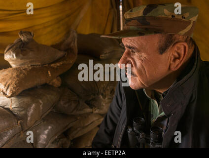 Kurdische General In einem Tierheim auf der Front, Duhok, Kurdistan, Irak Stockfoto