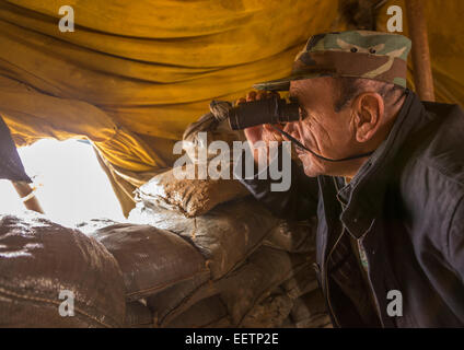 Kurdische General In einem Tierheim auf der Front, Duhok, Kurdistan, Irak Stockfoto