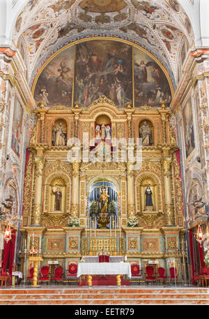 Sevilla, Spanien - 29. Oktober 2014: Der Hauptaltar der barocken Kirche Basilica del Maria Auxiliadora. Stockfoto