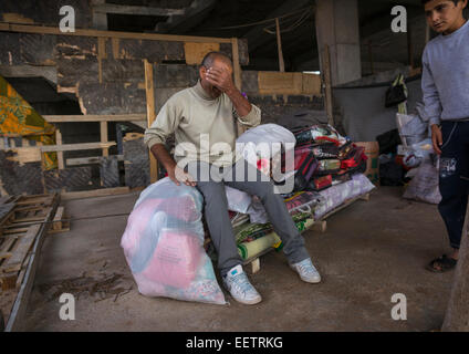 Yezidische Flüchtlinge aus Sindschar Leben In einer unter Construction Building, Duhok, Kurdistan, Irak Stockfoto