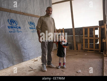 Yezidische Flüchtlinge aus Sindschar Leben In einer unter Construction Building, Duhok, Kurdistan, Irak Stockfoto