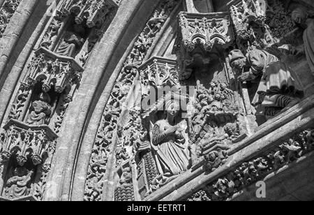 Sevilla - die Krippe auf dem Puerta San Miguel an der Kathedrale de Santa Maria De La Sede Stockfoto