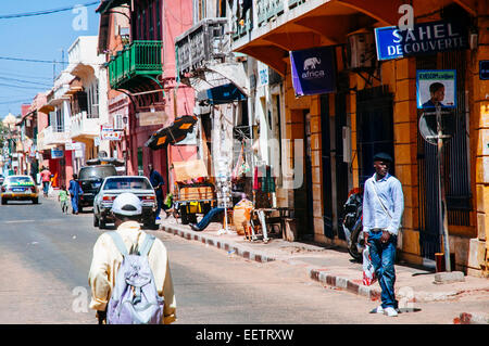 Kolonialstil Häuser auf den Straßen von Saint-Louis, Senegal. Stockfoto