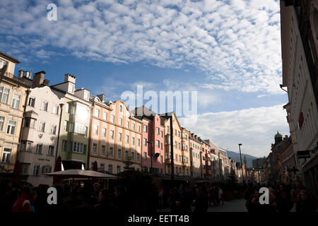 Weihnachten in einem Wintermorgen der Innenstadt. Innsbruck, Tyrol. Österreich Stockfoto