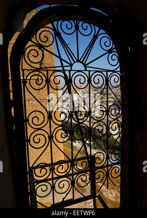 Schmiedeeisen-Fenster In der Zitadelle, Erbil, Kurdistan, Irak Stockfoto