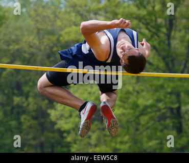 High School High Jumper in Aktion CT USA Stockfoto