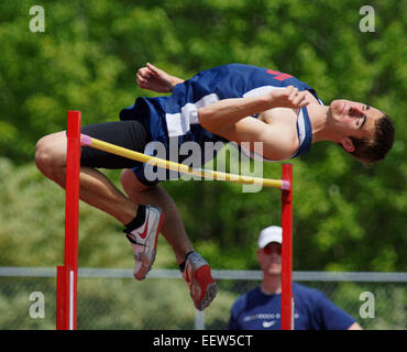 High School High Jumper in Aktion CT USA Stockfoto