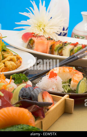 Auswahl an Sushi-Platten Stockfoto