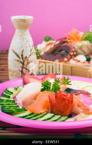 Auswahl an Sushi-Platten Stockfoto