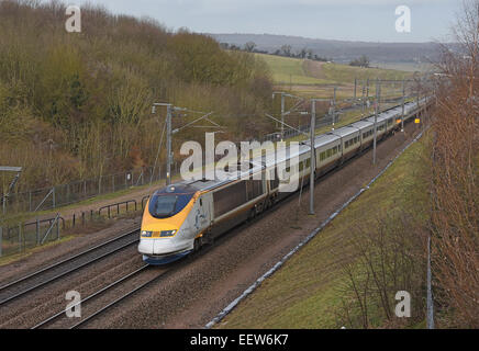 Eurostar Zug in Richtung Ärmelkanal-Tunnel, Erziehungsanstalt, Kent, Großbritannien Stockfoto