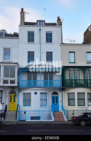 Haus am 8 Paragon, Ramsgate, Ket, UK, zeigt einer blauen Plakette, die darauf hinweist, dass der Naturforscher Charles Darwin waren Tere in 1850. Stockfoto