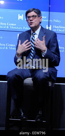 Washington, DC, USA. 21. Januar 2015. US-Finanzminister Jacob J. Lew liefert Hinweise auf den Zustand der US-Wirtschaft und der Verwaltung Prioritäten für das Jahr 2015 mit einem bestimmten Fokus auf den Aufbau von gemeinsamen Wohlstands für alle Amerikaner und Unternehmensteuerreform an der Brookings Institution in Washington, D.C., Hauptstadt der Vereinigten Staaten, 21. Januar 2015. © Bao Dandan/Xinhua/Alamy Live-Nachrichten Stockfoto