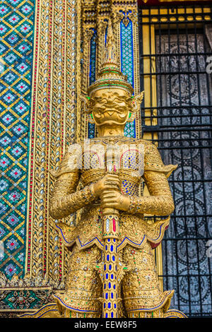 Goldene Yaksha Dämon Bildnis Phra Mondop grand Palace Bangkok Thailand Stockfoto