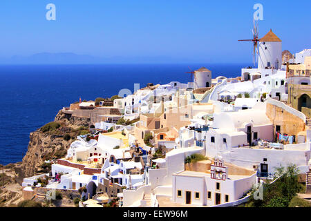 Malerische Aussicht auf das Dorf Oia, Santorini, Griechenland Stockfoto