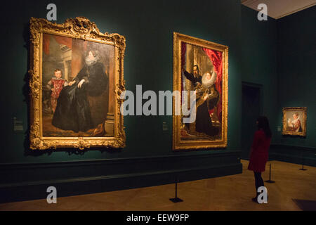 London, UK. 20. Januar 2015. Gemälde: "Eine genuesische Adlige und ihr Sohn", c 1626 von Sir Anthony Van Dyck und "Porträt von Maria Grimaldi und Zwerg", c 1606 von Rubens. Die Ausstellung Rubens und sein Vermächtnis: Van Dyck, Cezanne ist eine Erforschung der das künstlerische Vermächtnis von Rubens, die am meisten Einfluss der flämischen Maler. Die Ausstellung vereint Meisterwerke von Rubens und die Künstler, die ihn zu seinen Lebzeiten und bis ins 20. Jahrhundert inspiriert wurden. Rubens und sein Vermächtnis präsentiert mehr als 130 Werke, bestehend aus Gemälden, Zeichnungen und Drucke. Die Ausstellung-r Stockfoto