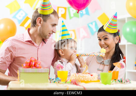 Familie feiern Kinder Geburtstag Stockfoto