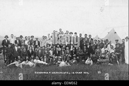 Aberdeen University Officers Training Corps, zusammen mit Edinburgh University Officers Training Corps, Sommer 1914, Windmill Hill Camp North Tidworth, auf Salisbury Plain für ihre zweite jährliche Lager. Stockfoto