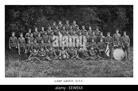 Aberdeen University Officers Training Corps im Sommercamp im ersten Weltkrieg.  Rohre und Trommeln auf dem Display.  Obwohl die Band nicht formal bis 1925 gegründet wurde, enthalten AUOTC, Dudelsackspieler und Trommler von Anfang an. Stockfoto