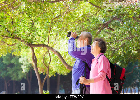 Glücklichen asiatischen senior paar auf Urlaub Stockfoto