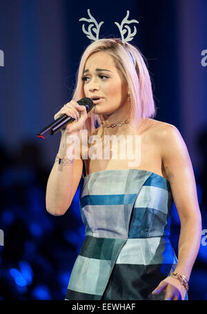 Rita Ora bei Westfield London Rita Ora bei der Westfieldswitch-on in London, England. 3. November 2014 Stockfoto