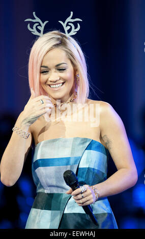 Rita Ora bei Westfield London Rita Ora bei der Westfieldswitch-on in London, England. 3. November 2014 Stockfoto