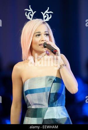 Rita Ora bei Westfield London Rita Ora bei der Westfieldswitch-on in London, England. 3. November 2014 Stockfoto