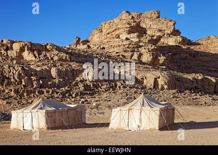 Zelte, Lager für Touristen, Felsen, Wadi Rum, Jordanien Stockfoto