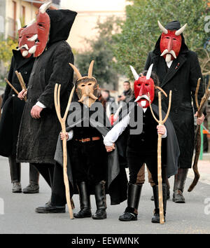 Orani, Sardinien - 6. März 2011: Parade der traditionelle Masken von Sardinien auf dem Jahrmarkt der 6. März 2011 in Orani, Sardinien. Stockfoto