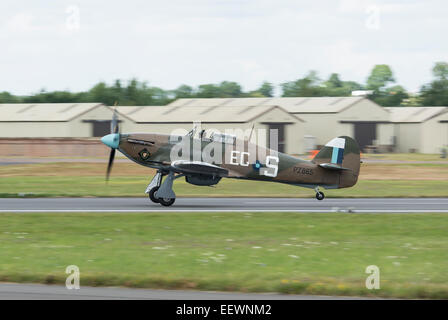 Hawker Hurricane Jagdflugzeug von Royal Air Force Battle of Britain Memorial Flight startet bei der RIAT anzeigen Stockfoto