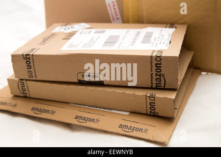 Amazon Pakete, Pakete, post, Online-shopping. Stockfoto