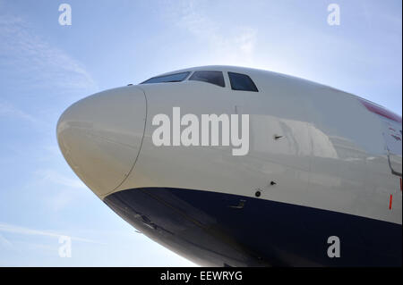 Boeing 777 Nase an London Gatwick Stockfoto