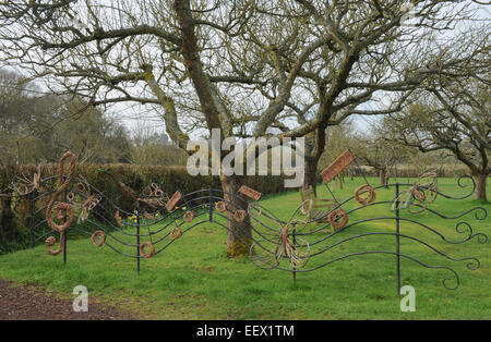 Skulpturen im Garten bei Anne Hathaway Cottage, die Ehefrau von William Shakespeare in Stratford-upon-Avon, England, UK Stockfoto